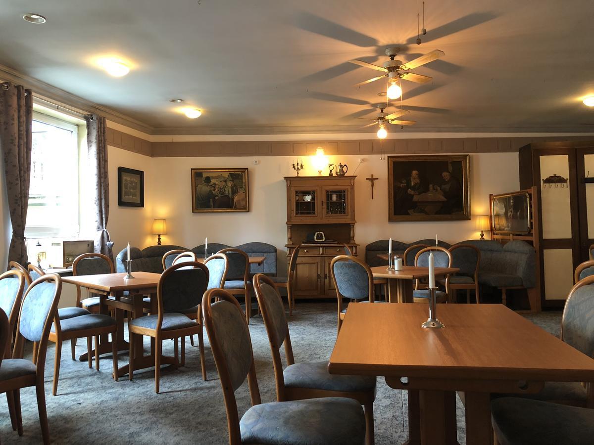 Hotel Restaurant Buergerstube Ulmen Bagian luar foto